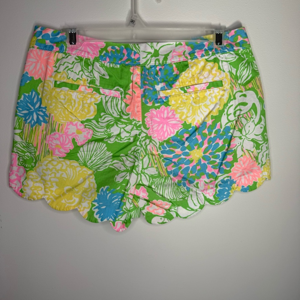 M13 Lilly Pulitzer Scalloped Hem Hibiscus Floral Buttercup Resort Tennis Shorts - Picture 5 of 5